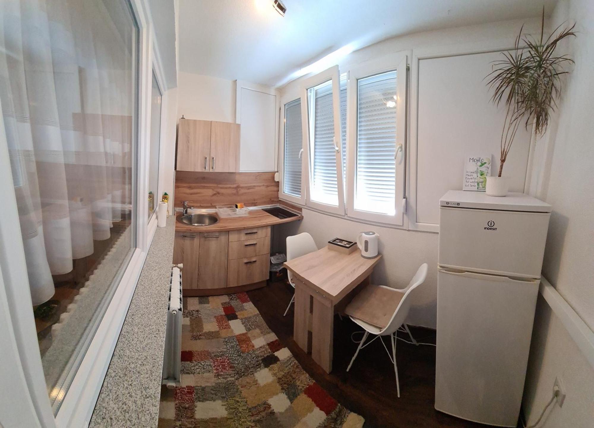 Apartment Kineski Zid *